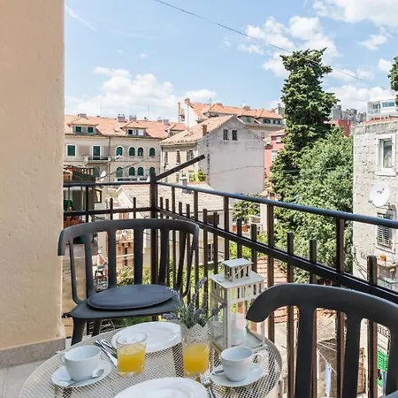 Appartamento Romantic With Balcony