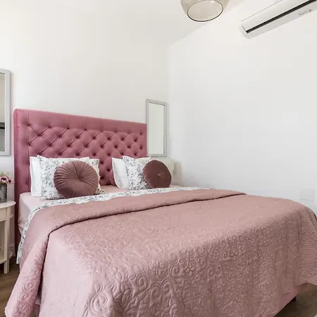 Romantic With Balcony Daire