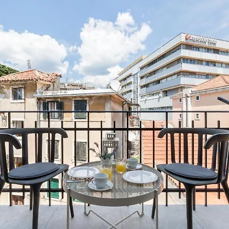 Romantic With Balcony Apartman Split