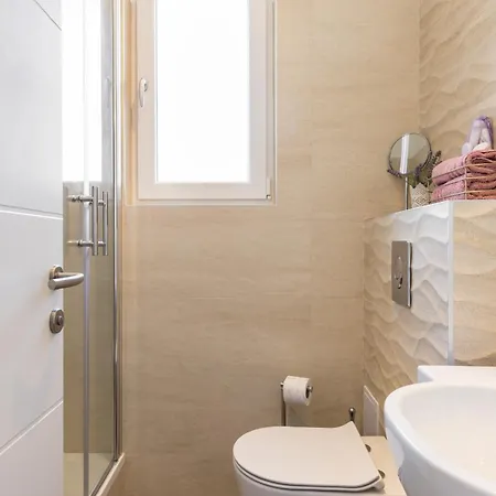 Romantic With Balcony Apartman *