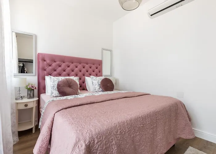 Romantic With Balcony Apartamento